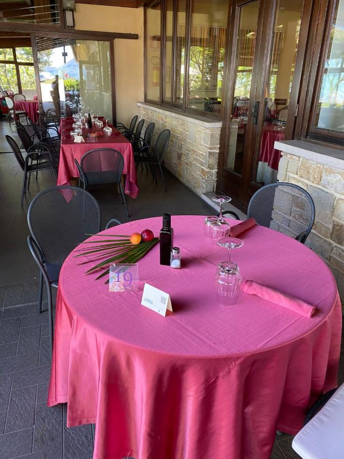 Hotel Tetto Delle Marche - Ristorante Dei Conti Чинголи Экстерьер фото