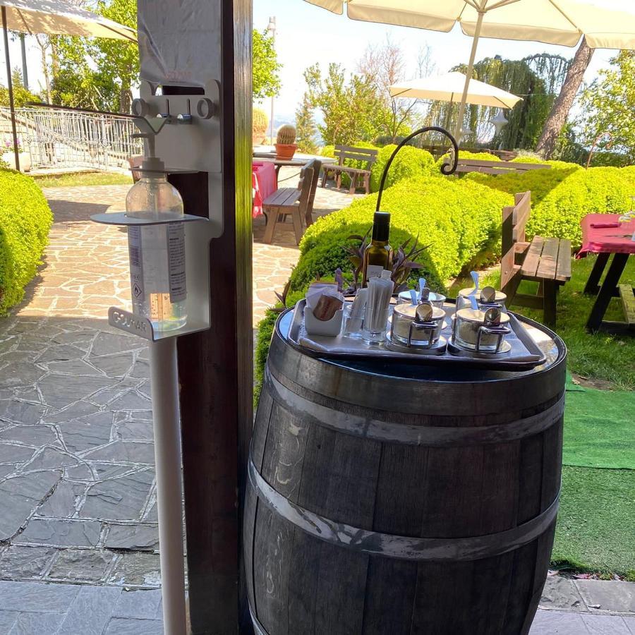 Hotel Tetto Delle Marche - Ristorante Dei Conti Чинголи Экстерьер фото
