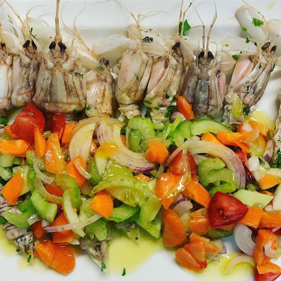Hotel Tetto Delle Marche - Ristorante Dei Conti Чинголи Экстерьер фото