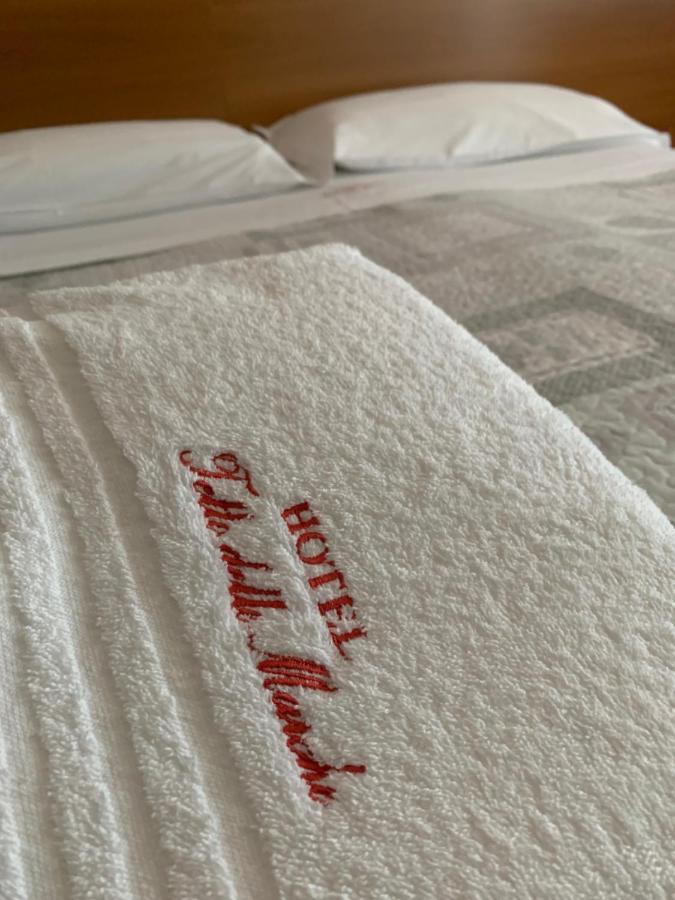 Hotel Tetto Delle Marche - Ristorante Dei Conti Чинголи Экстерьер фото