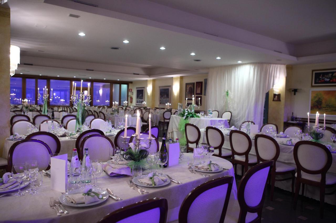 Hotel Tetto Delle Marche - Ristorante Dei Conti Чинголи Экстерьер фото