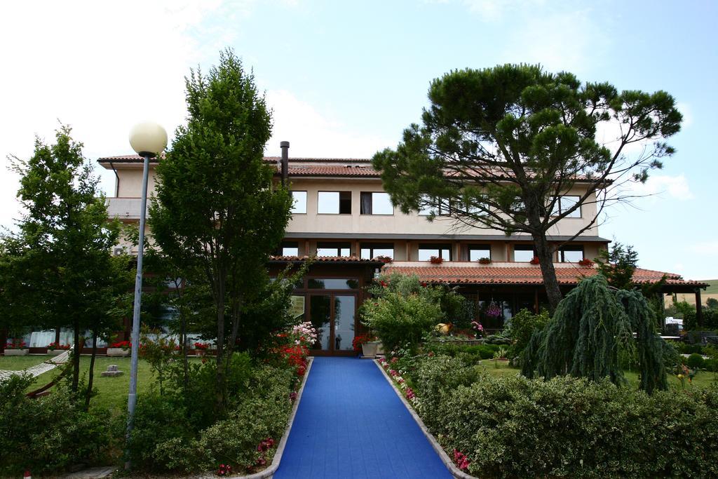 Hotel Tetto Delle Marche - Ristorante Dei Conti Чинголи Экстерьер фото